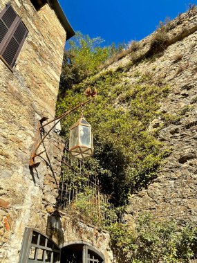 Güzel İtalyan Yarımadası 'nda yürüyorum ve hayranlık duyuyorum