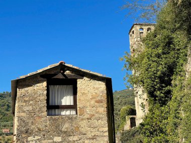 Güzel İtalyan Yarımadası 'nda yürüyorum ve hayranlık duyuyorum