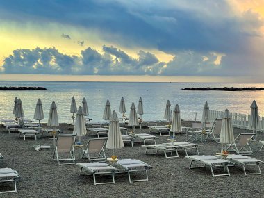 Güzel İtalyan Yarımadası 'nda yürüyorum ve hayranlık duyuyorum