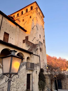 Güzel İtalyan Yarımadası 'nda yürüyorum ve hayranlık duyuyorum