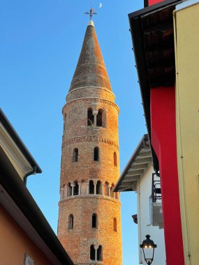 Güzel İtalyan Yarımadası 'nda yürüyorum ve hayranlık duyuyorum