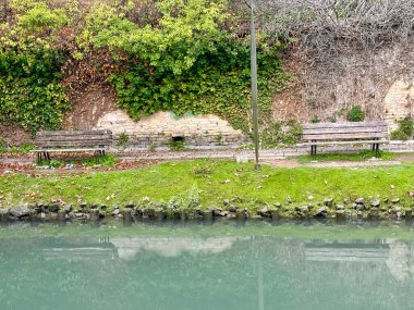 Güzel İtalyan Yarımadası 'nda yürüyorum ve hayranlık duyuyorum