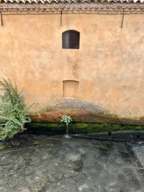 Güzel İtalyan Yarımadası 'nda yürüyorum ve hayranlık duyuyorum