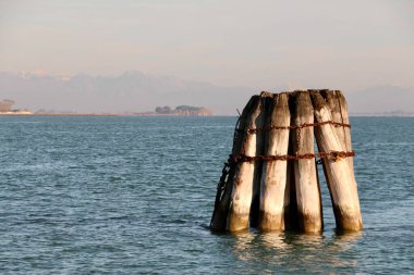 Güzel İtalyan Yarımadası 'nda yürüyorum ve hayranlık duyuyorum