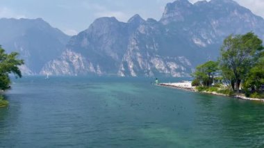 Güzel İtalyan Yarımadası 'nda yürüyorum ve hayranlık duyuyorum