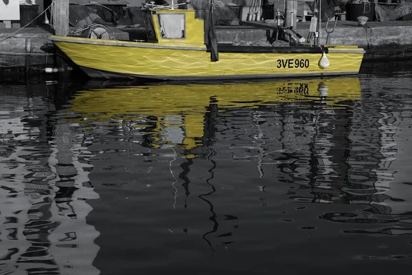 Красочные Лодки Черно Белый Фон — стоковое фото