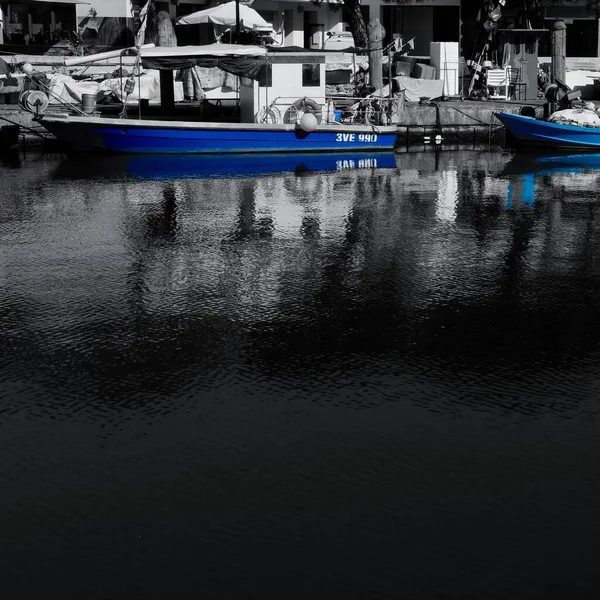 Красочные Лодки Черно Белый Фон — стоковое фото