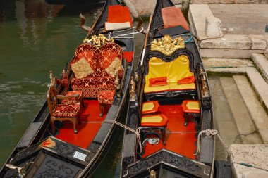 Venedik 'in güzel şehrinde yürüyorum ve hayranlık duyuyorum.