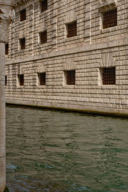 Venedik 'in güzel şehrinde yürüyorum ve hayranlık duyuyorum.