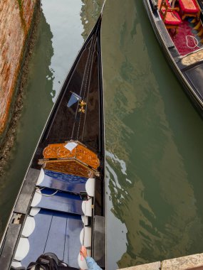 Venedik 'in güzel şehrinde yürüyorum ve hayranlık duyuyorum.