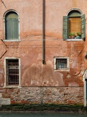 Venedik 'in güzel şehrinde yürüyorum ve hayranlık duyuyorum.
