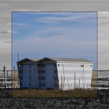 Pencereden denize bak.