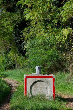 İtalyan güzelliğini en büyüleyici ve gizli kısımlarıyla yürüyüp fotoğraflıyor.