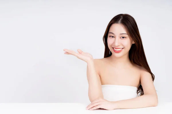 Retrato Close Rosto Menina Asiática Jovem Com Uma Pele Facial — Fotografia de Stock