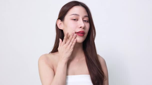 Retrato Fechado Uma Cara Menina Asiática Jovem Com Uma Pele — Vídeo de Stock