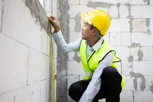 Young Asian Engineer Engineering Uniform Helmet Construction Site Using Measurement — Stock Photo, Image