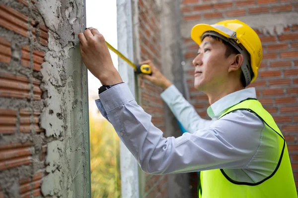 Young Asian Engineer Engineering Uniform Helmet Construction Site Using Measurement — Stock Photo, Image