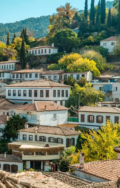 土耳其锡尔根斯 2022年11月6日 中世纪锡尔根斯镇与奥斯曼房屋的垂直空中景观 — 图库照片