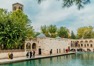 Balikligol - Şanlıurfa 'daki İbrahim Havuzu ve Rizvaniye Camii. Türkiye 'de dini turizm merkezleri