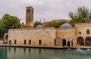 Balikligol - Şanlıurfa 'daki İbrahim Havuzu ve Rizvaniye Camii. Türkiye 'de dini turizm merkezleri