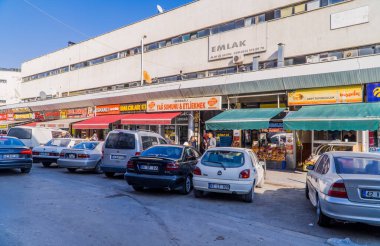 Konya, Türkiye - 15 Kasım 2022 - Konya şehir merkezindeki halk ve pazarların gizli sokak fotoğrafları