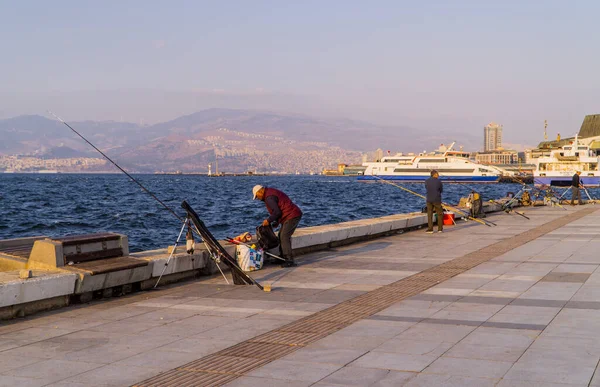 Izmir Turquía Noviembre 2022 Vista Franca Los Pescadores Paseo Marítimo — Foto de Stock