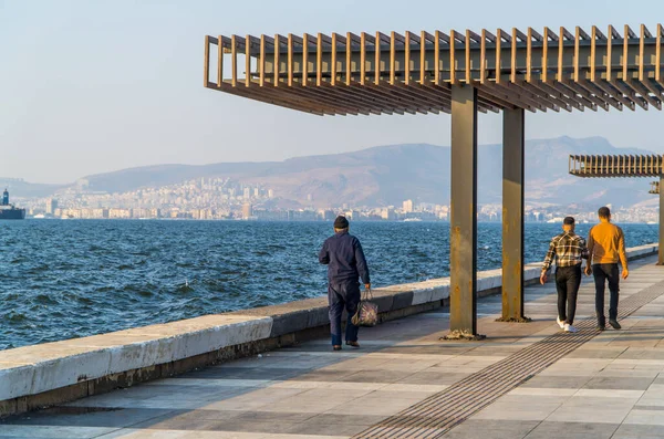 Izmir Turquía Noviembre 2022 Pescadores Personas Caminando Por Paseo Marítimo — Foto de Stock