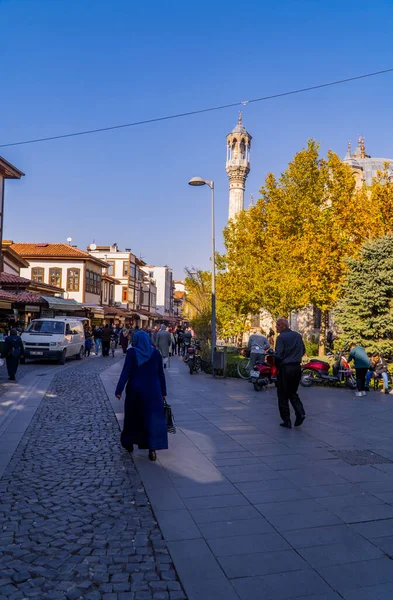 Konya Türkei November 2022 Vertikale Straßenaufnahmen Von Menschen Autos Und — Stockfoto