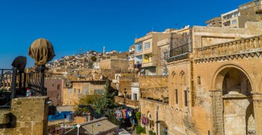 Mardin, Türkiye - 29 Kasım 2022 - Midyat Mardin - Doğu Türkiye 'deki UNESCO Dünya Mirası sahası
