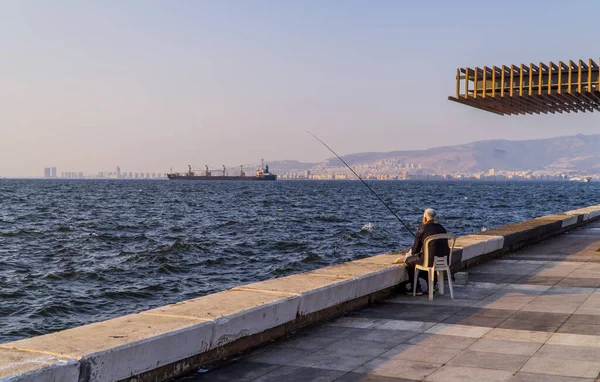 Izmir Turquía Noviembre 2022 Personas Caminando Por Paseo Marítimo — Foto de Stock