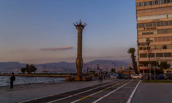 Izmir Turquie Novembre 2022 Personnes Marchant Sur Promenade Côtière — Photo