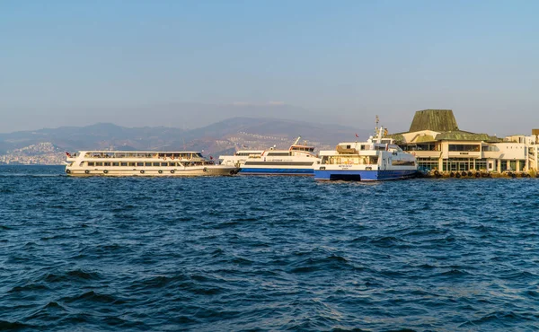 Измир Турция Ноября 2022 Года Люди Идущие Прибрежной Набережной Стоковое Фото