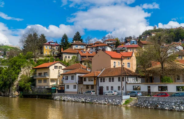 Σαράγεβο Βοσνία Μαΐου 2023 Κτίρια Στον Ποταμό Μιλιάκα Εικόνα Αρχείου