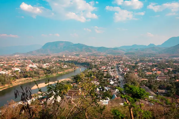 UNESCO 'nun Dünya Mirası kenti Luang Prabang' ın Panorama manzarası, Laos Phousi Hill 'den