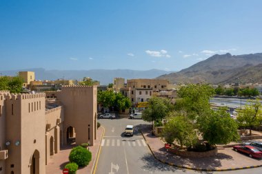 Nizwa, Umman - 3 Mayıs 2024 - Nizwa 'nın tarihi harabeleri ve binaları ile güzel hava manzarası