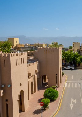 Nizwa, Umman - 3 Mayıs 2024 - Nizwa 'nın tarihi harabeleri ve binaları ile güzel hava manzarası