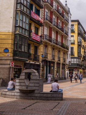  Bilbao, İspanya - 1 Temmuz 2024 - Casco Viejo 'da sokak fotoğrafçılığı