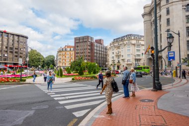 Bilbao, İspanya - 3 Temmuz 2024 - Moyua Meydanı Bilbao, Gran Via