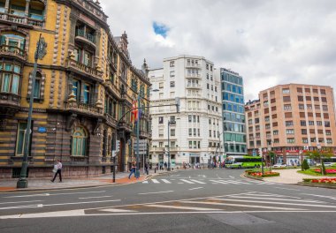Bilbao, İspanya - 3 Temmuz 2024 - Moyua Meydanı Bilbao, Gran Via