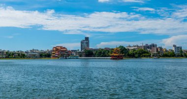 Kaohsiung, Tayvan - 6 Eylül 2024 - Lotus Göleti manzarası