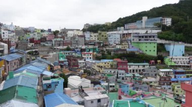 Busan, Güney Kore - 30 Ağustos 2024 - Gamcheon Kültür Köyünün durağan manzarası