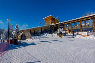 Zakopane, Polonya - 6 Ocak 2024 - Gubalowka dağ istasyonundaki ana kafe