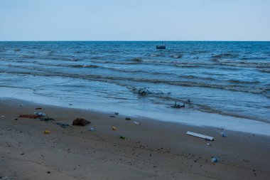 Mui Ne, Vietnam - 7 Ekim 2024 Vietnam 'ın Mui Ne kasabasında çöp ve kirlilik