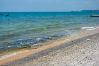 Mui Ne, Vietnam sahilinde çöp ve kirlilik