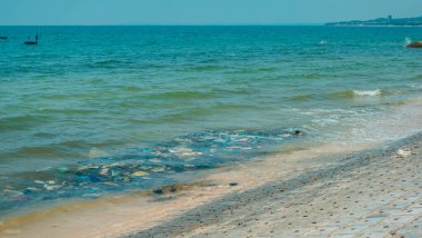 Mui Ne, Vietnam sahilinde çöp ve kirlilik