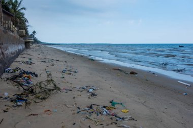 Mui Ne, Vietnam sahilinde çöp ve kirlilik