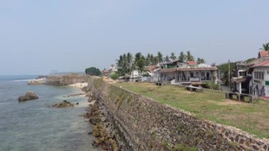 Galle, Sri Lanka - 3 Mart 2024 - Galle Hollanda Kalesi içindeki binalar