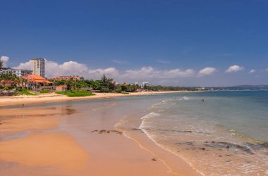 Vietnam 'ın Mui Ne tatil köyündeki tropik plajların panoramik manzarası
