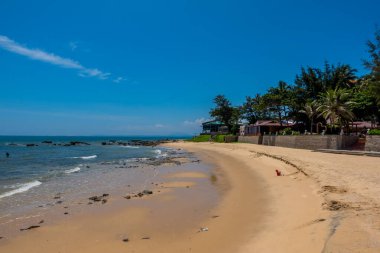 Vietnam 'ın Mui Ne tatil köyündeki tropik plajların panoramik manzarası