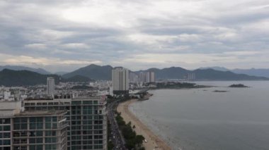 Nha Trang, Vietnam - 3 Ağustos 2024 - gün batımında Nha Trang Sahili 'nin havadan görünüşü